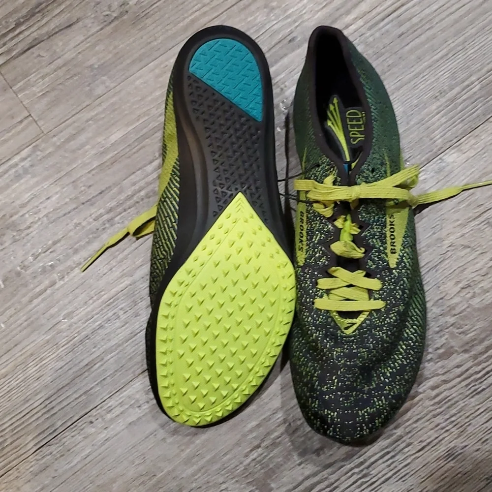 Brooks Mach 19 Spikeless Running Shoes